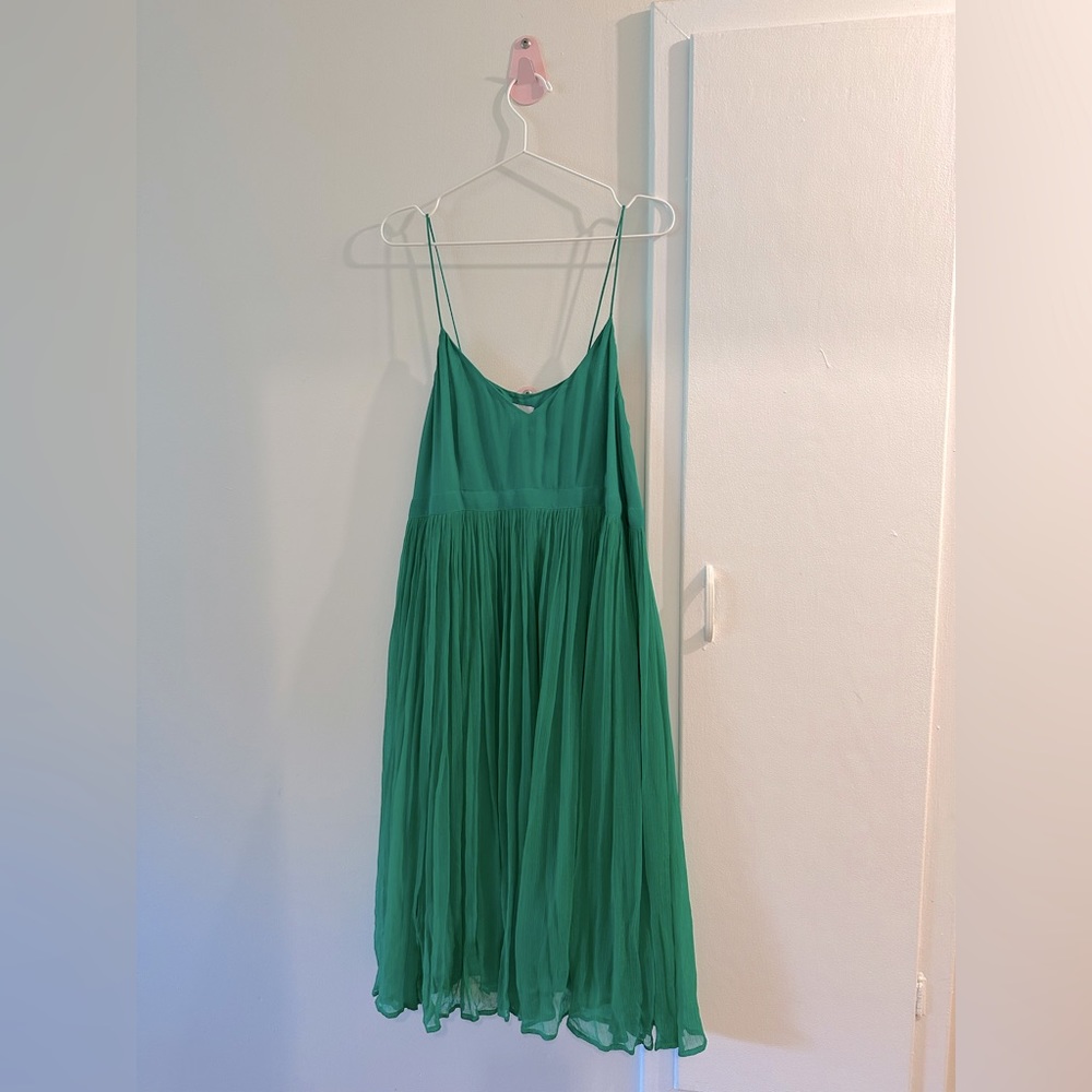 HD in Paris Green Midi Pleated Spaghetti Strap Dress